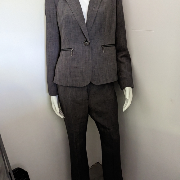 Woman's 2 piece suit - Picture 3 of 6